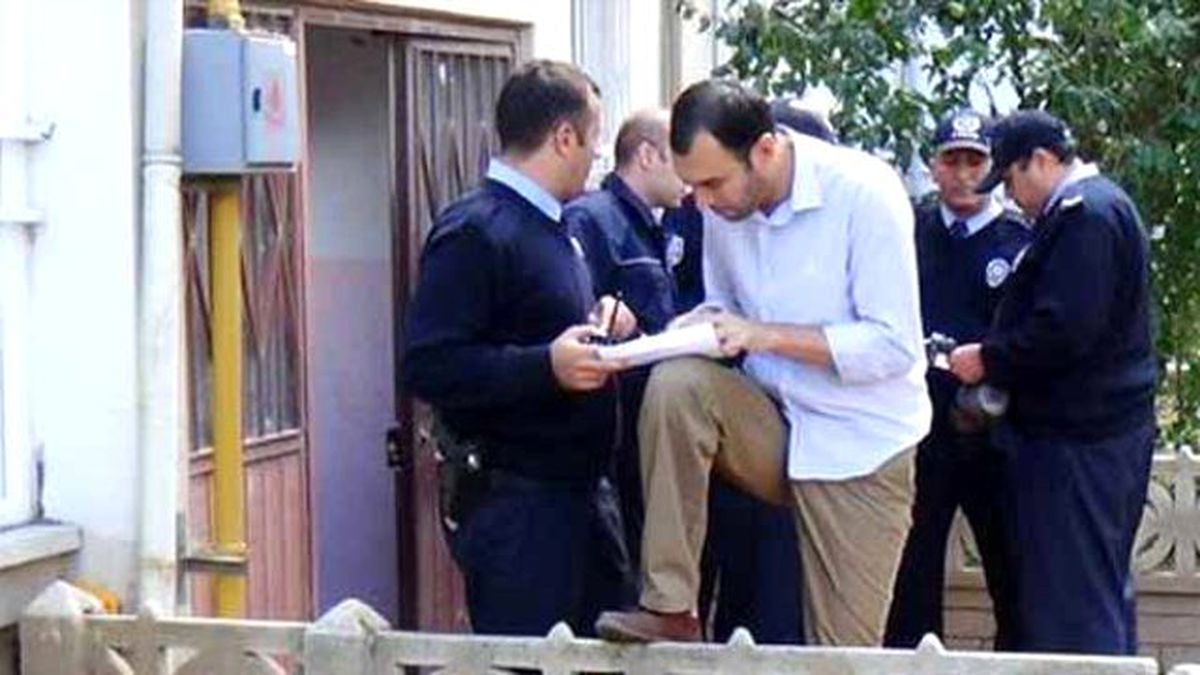 12 Yaşındaki Ortaokul Öğrencisi Evinde Boğazı Kesilmiş Halde Bulundu