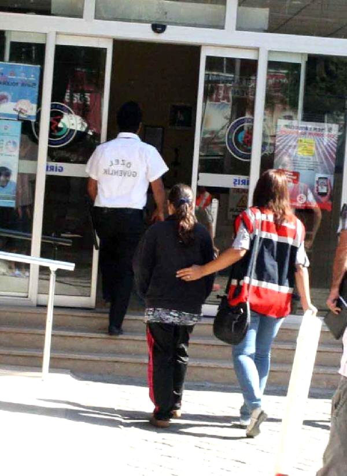 Evli Komşu, 14 Yaşında Kızı Hamile Bıraktı