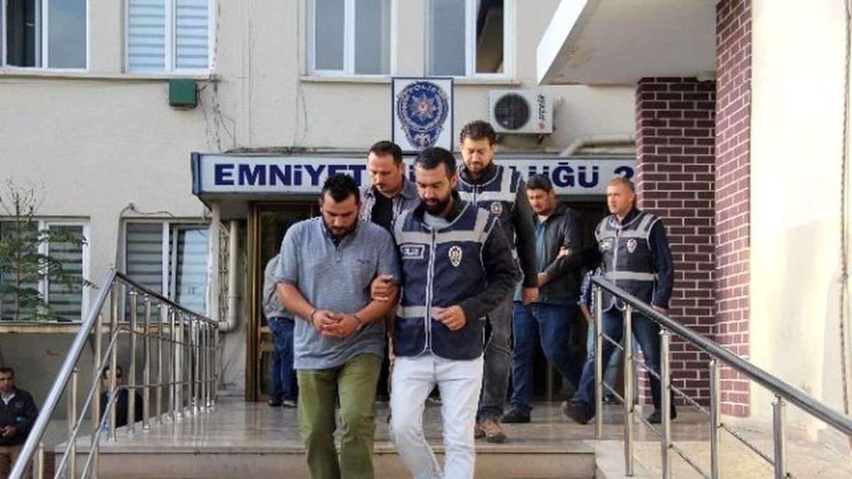3 İlde Silah Tacirlerine Polis Baskını