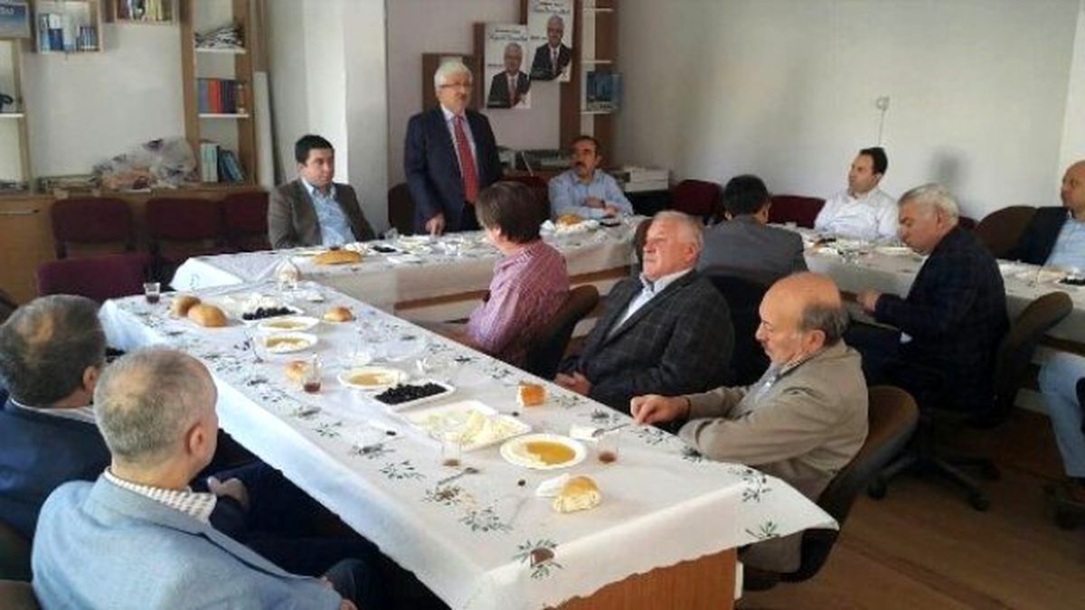 AK Parti Adayı Koca Bolvadinli Hemşehrileriyle Bir Araya Geldi