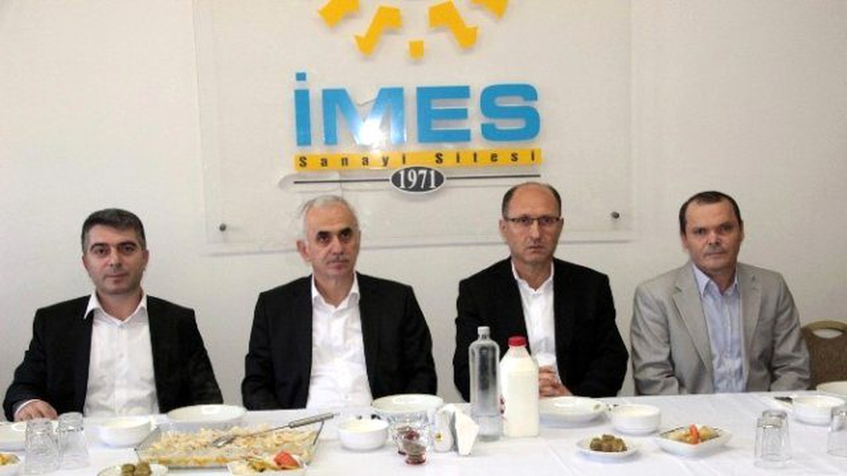 Ak Partili Milletvekili Partinin İcraatlarını Su Bardağını Doldurarak Anlattı
