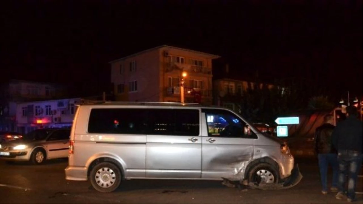 Altınova\'da Trafik Kazası: Bir Yaralı