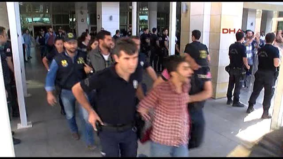 Antalya\'da Terör Örgütü Operasyonunda 11 Tutuklama