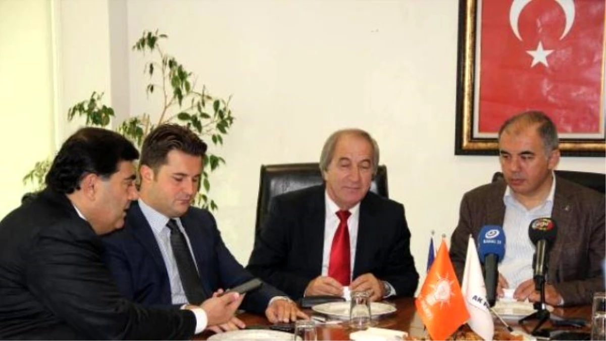 Balkan Milletvekilleri, İzmir\'de AK Parti İl Başkanlığını Ziyaret Etti