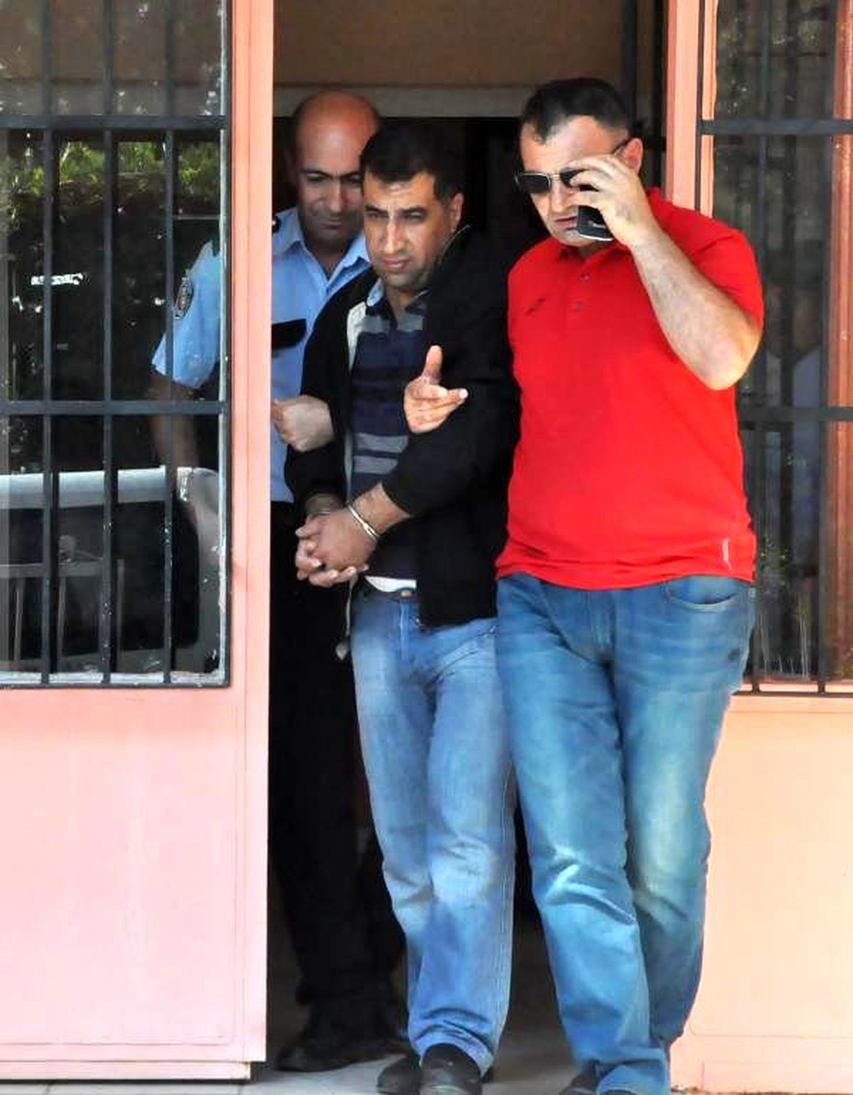 Barıştığı Eşini Öldürdüğü İddiasıyla Yakalanan Koca Suçu Kabul Etmedi (2)