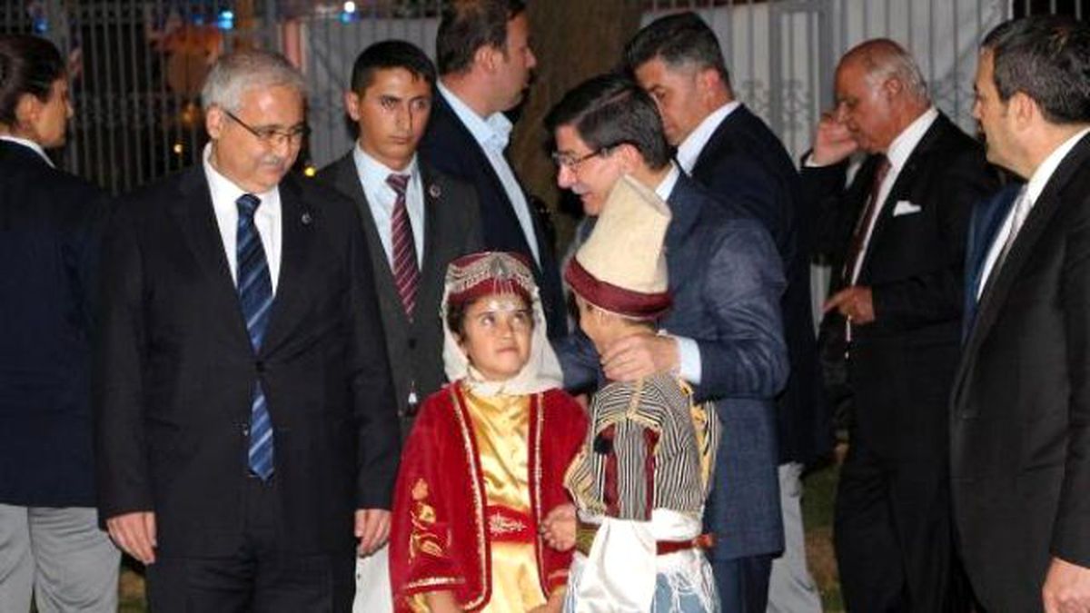 Başbakan Davutoğlu: Türkiye\'yi Terörle Terbiye Etmek İsteyenlere Hadlerini Bildireceğiz (2)