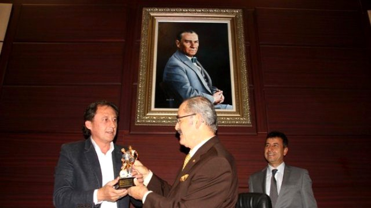 Büyükerşen\'den Amatör Futbol Kulüplerine Tesis Müjdesi