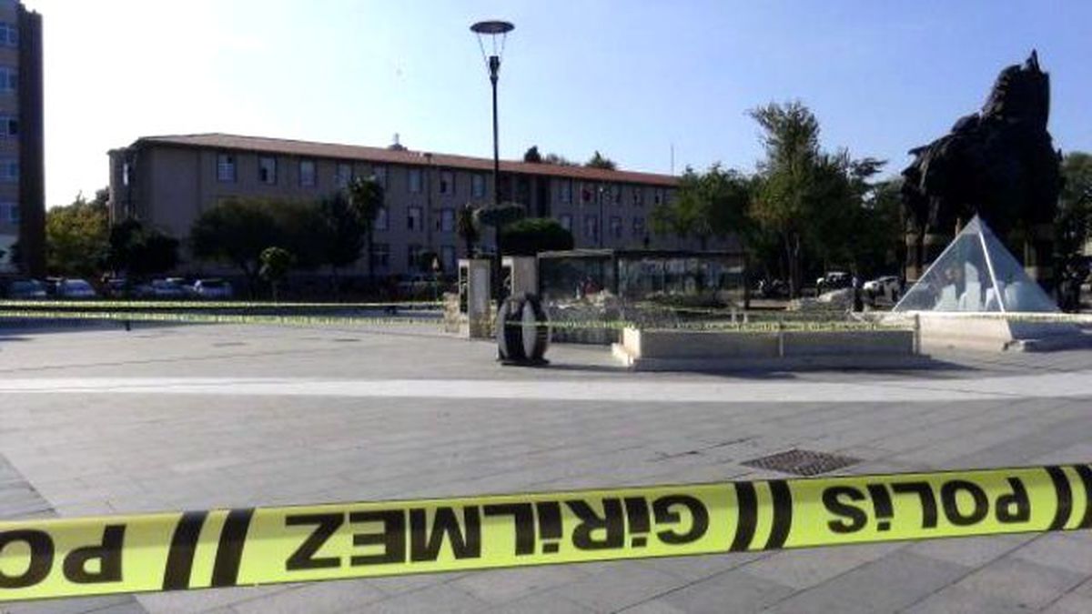 Çanakkale Valiliği Önünde Bomba Korkusu