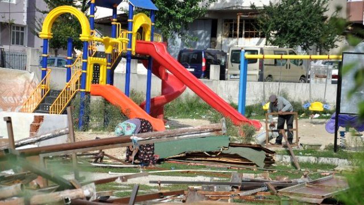 Çerkezköy\'de Parktaki Ağaçların Zarar Görmesi