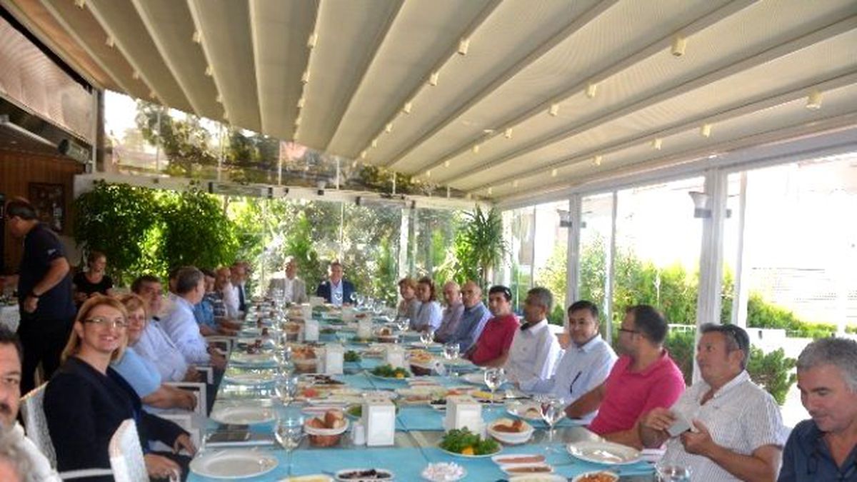 CHP Genel Başkan Yardımcısı Tezcan, Muhtarlarla Kahvaltıda Buluştu