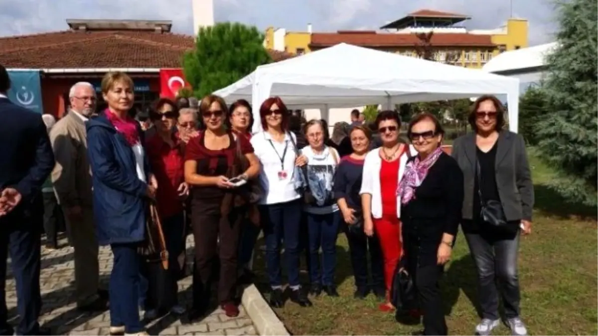CHP Kadın Kolları Kapı Kapı Gezip Oy İstedi