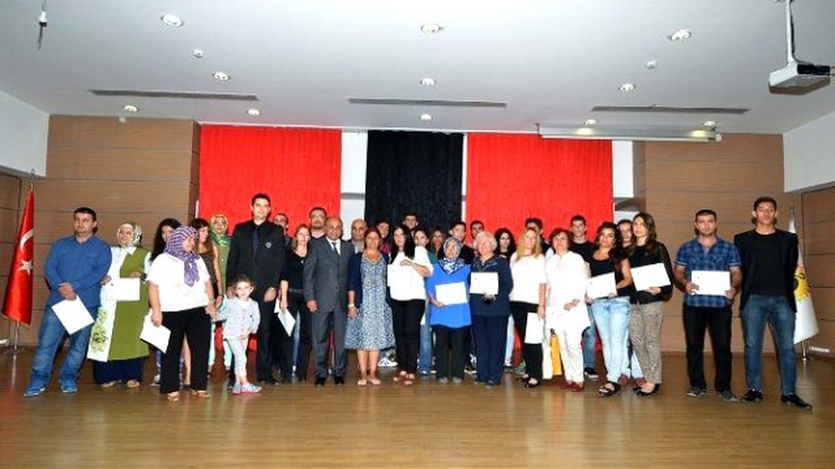 Çiğli\'de 412 Kursiyer Sertifikalarına Kavuştu