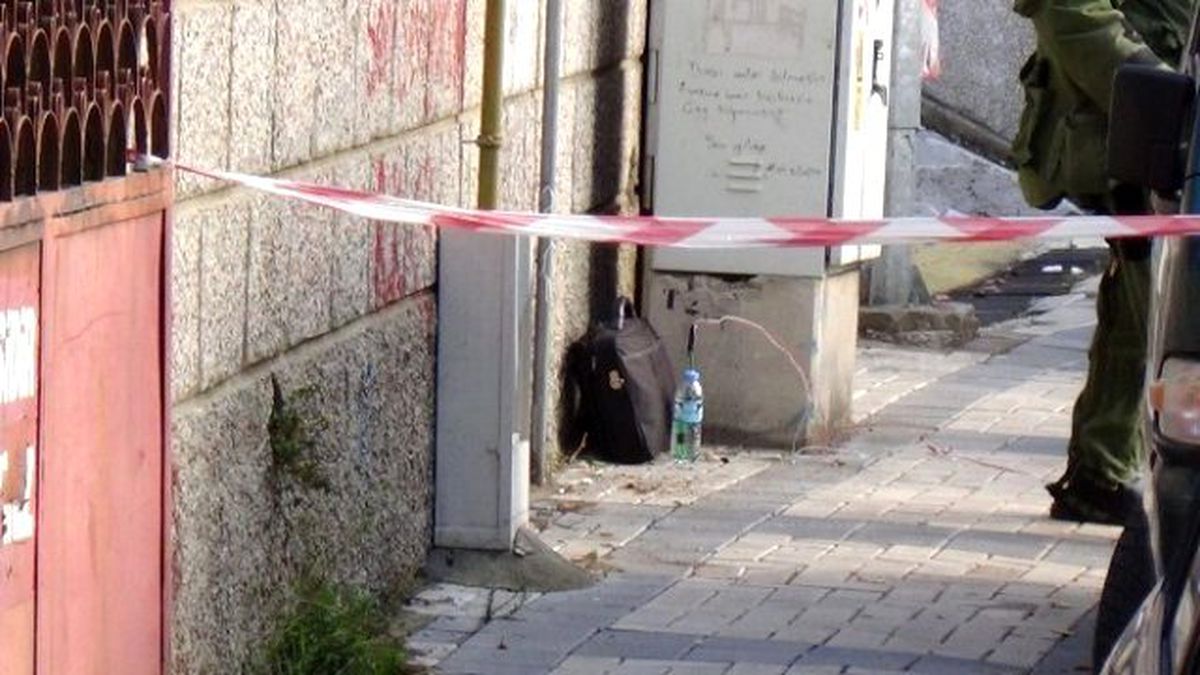 Fünye Patlamayınca Çantayı Eliyle Açtı