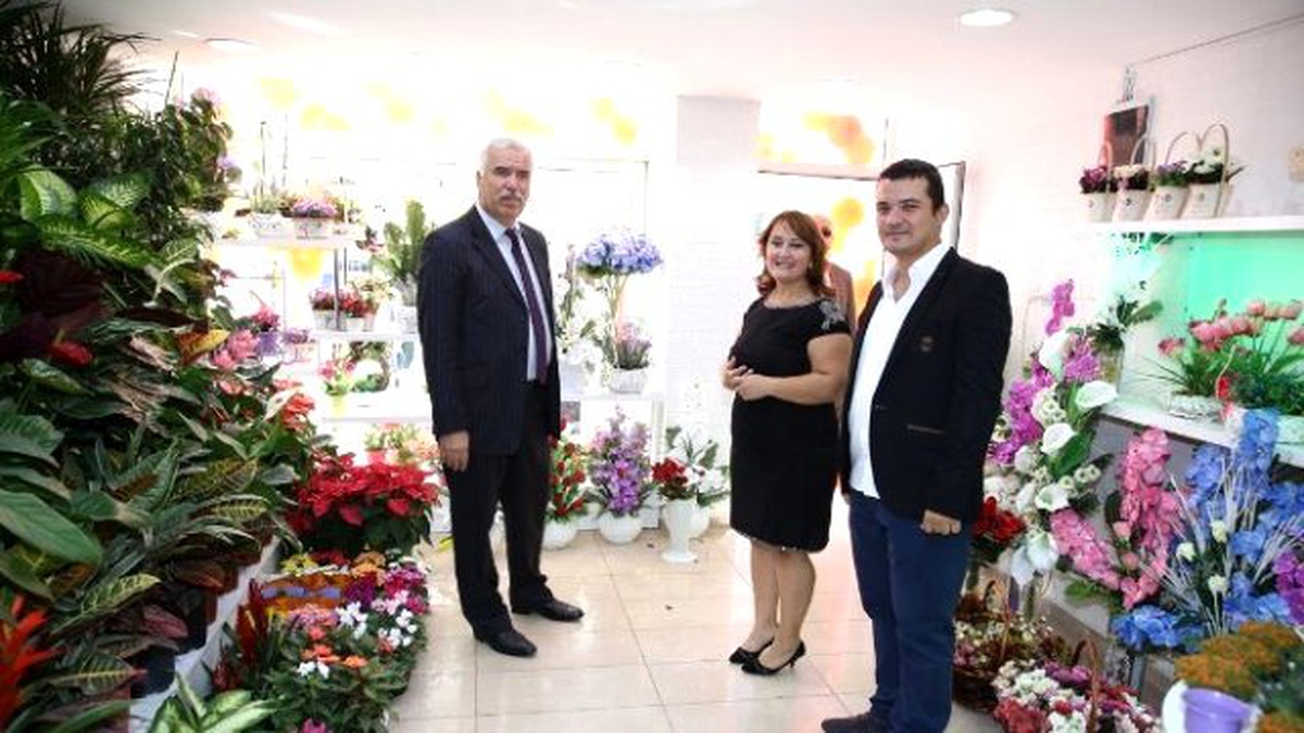 Güzgülü\'nden Çiçekçi Açılışı