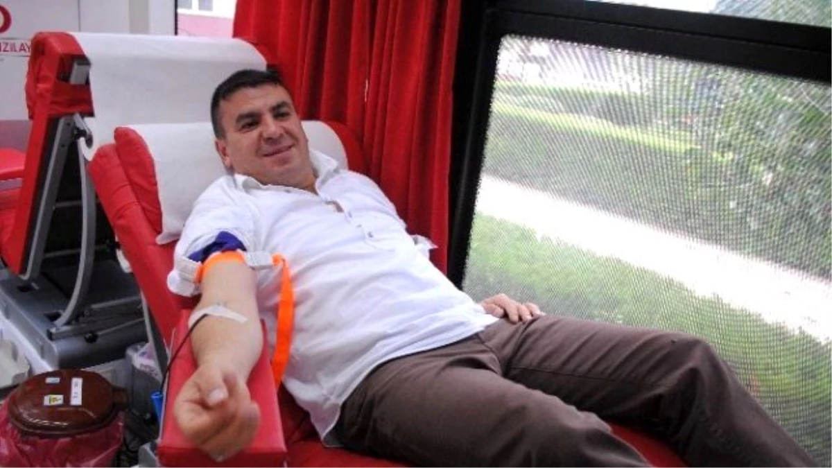İl Eğitim Müdürlüğü Bahçesinde "Kan Bağışı" Kampanyası Düzenlendi