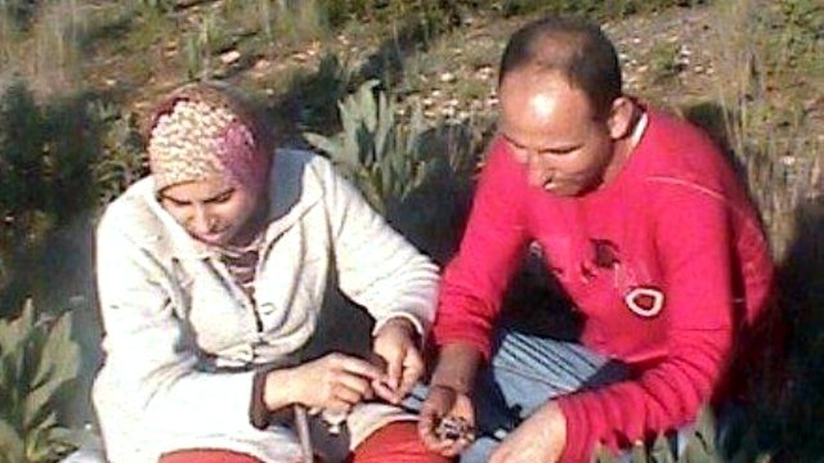 Kazada Ölen Hamile Eşinin Yazmasını Öpüp Koklayarak Ağladı