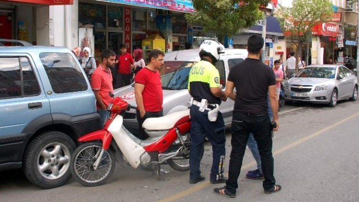 Motosiklet Yayaya Çarptı; 1 Yaralı
