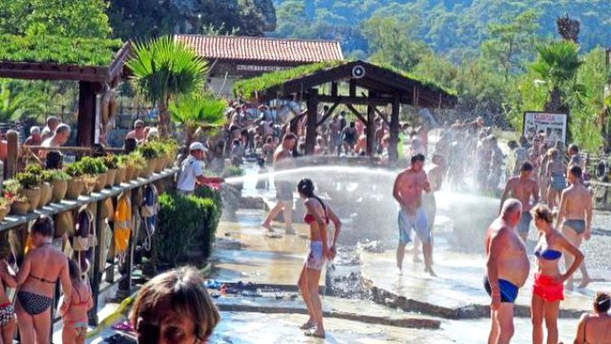 Muğla Plajları Ekim Ortasında Yazı Yaşıyor