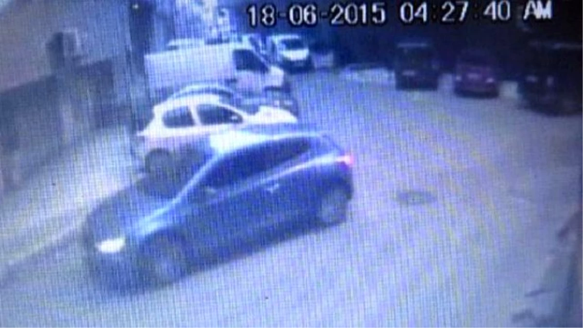 Otomobili Soymak İçin 1 Saat 22 Dakika Uğraştılar