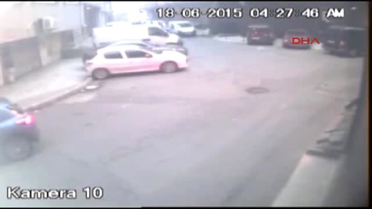 Otomobili Soymak İçin 1 Saat 22 Dakika Uğraştılar