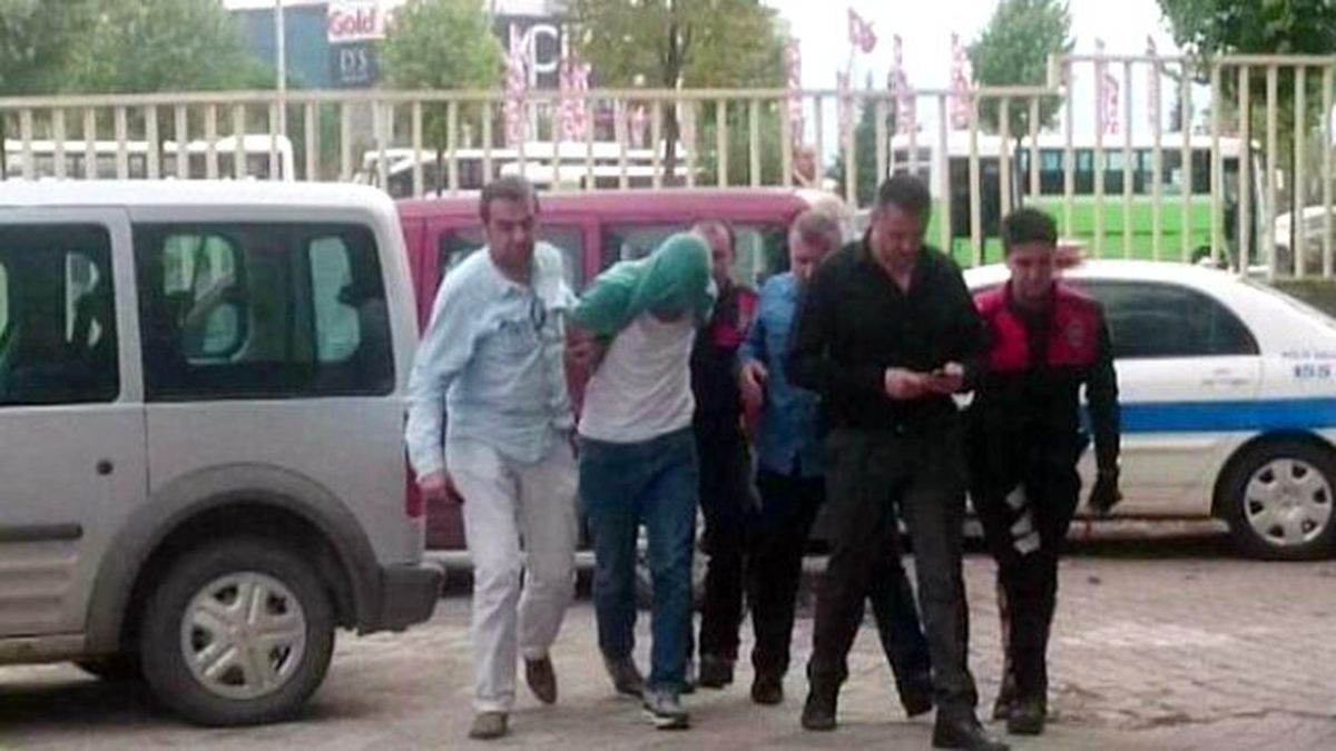 Oyuncak Tabanca ile PTT\'yi Soyan Hırsız Polise Yakalandı