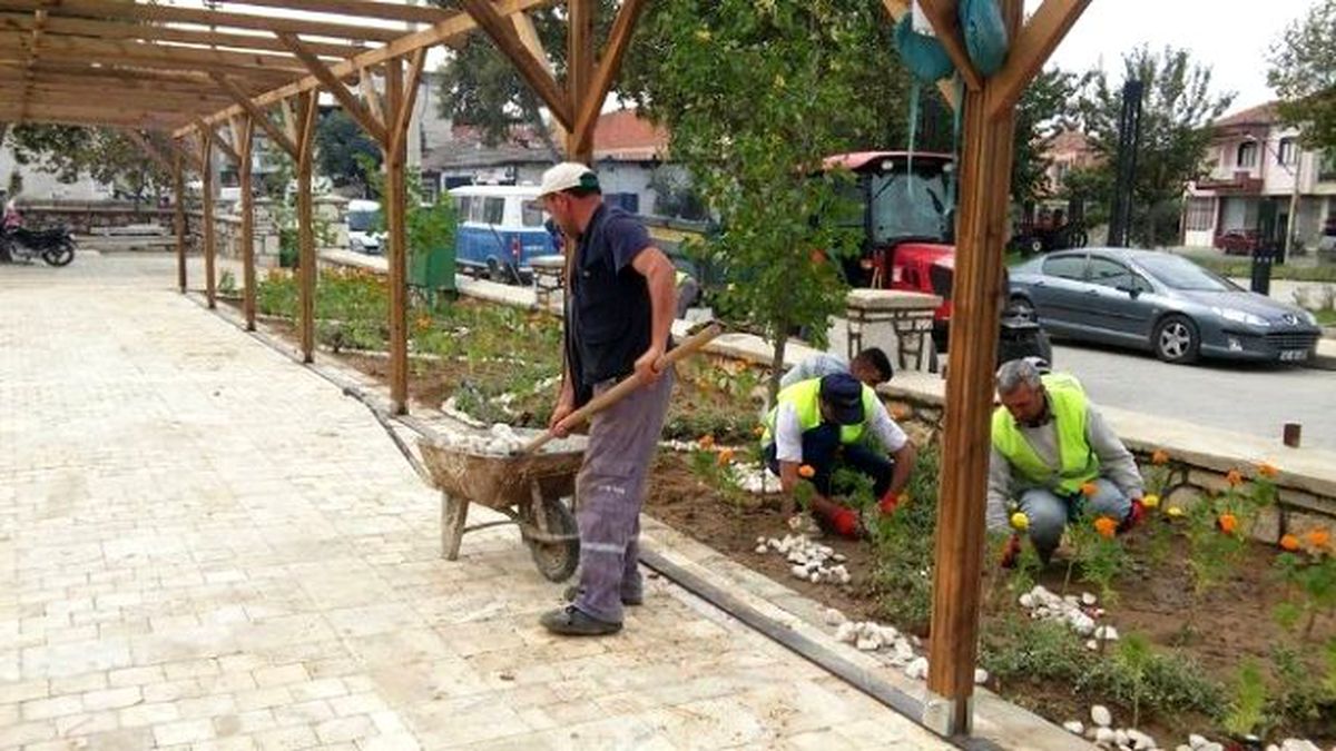 Sarıgöl\'de Parklara Yeni Görünüm