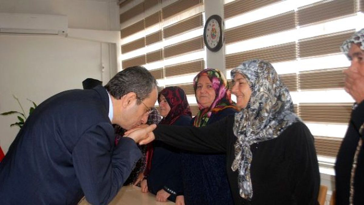 Şehit Aileleri ve Gazilerden Kaymakam Kubilay\'a Ziyaret