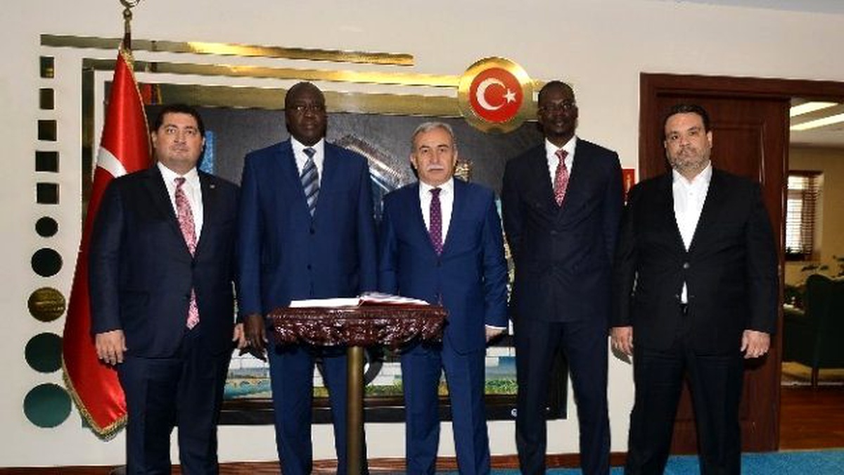 Senegal Büyükelçisi Mbacke\'den Vali Büyük\'e Ziyaret