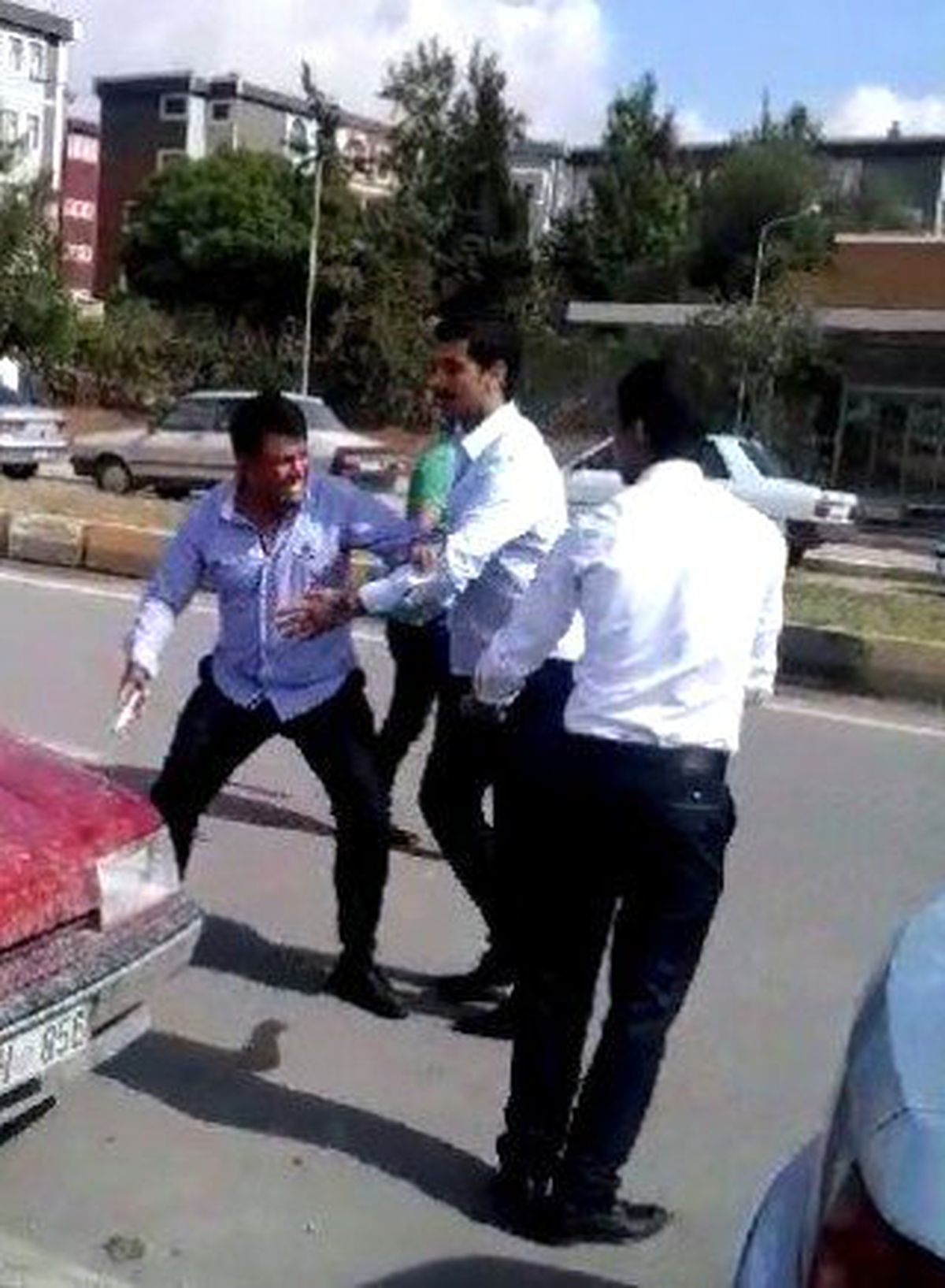 Sokak Ortasında Silahlar Çekildi