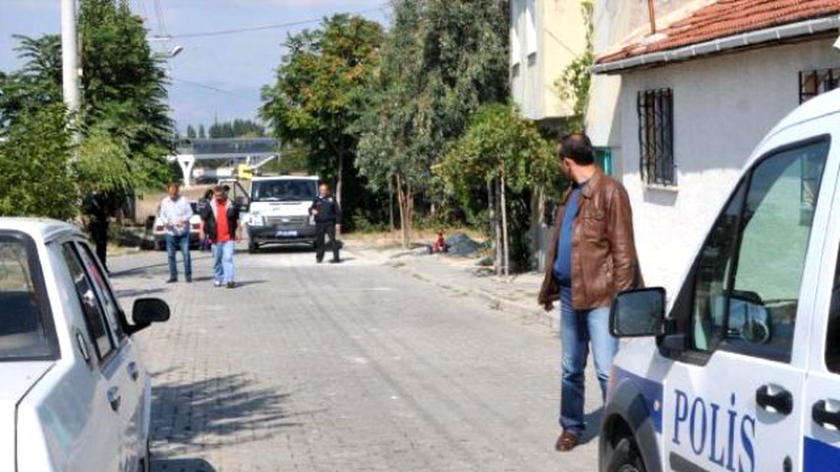 Sokakta Oynarken Av Tüfeğiyle Bacağından Yaralandı