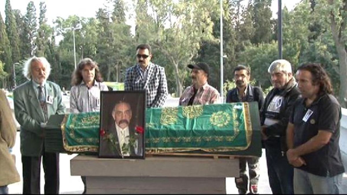 Usta Oyuncu Sırrı Elitaş Son Yolculuğuna Uğurlandı