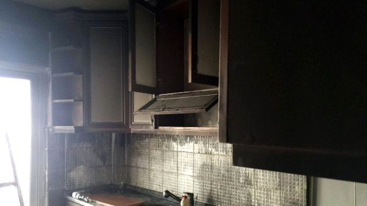 Yıldırım Düşen Daire Kullanılamaz Hale Geldi