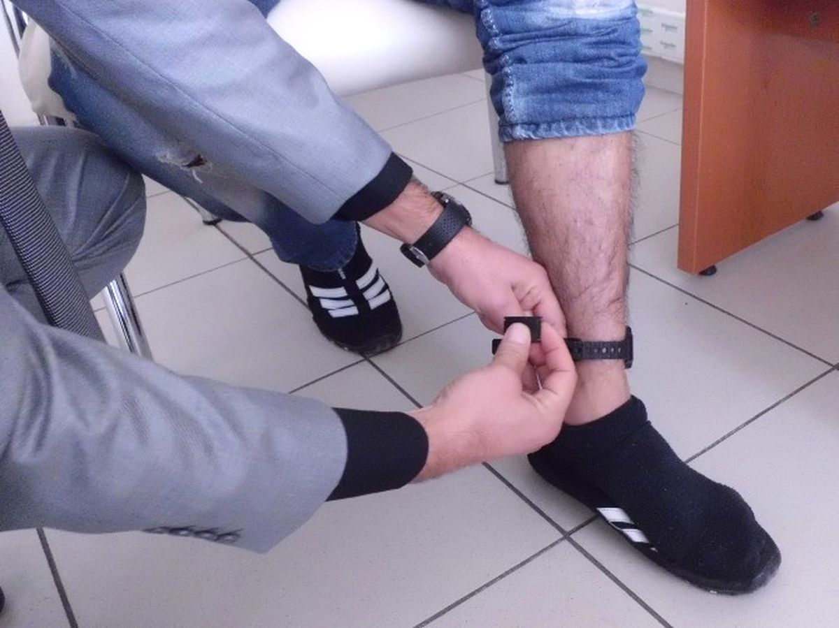 Ablasını Rehin Alan Gence Elektronik Kelepçe