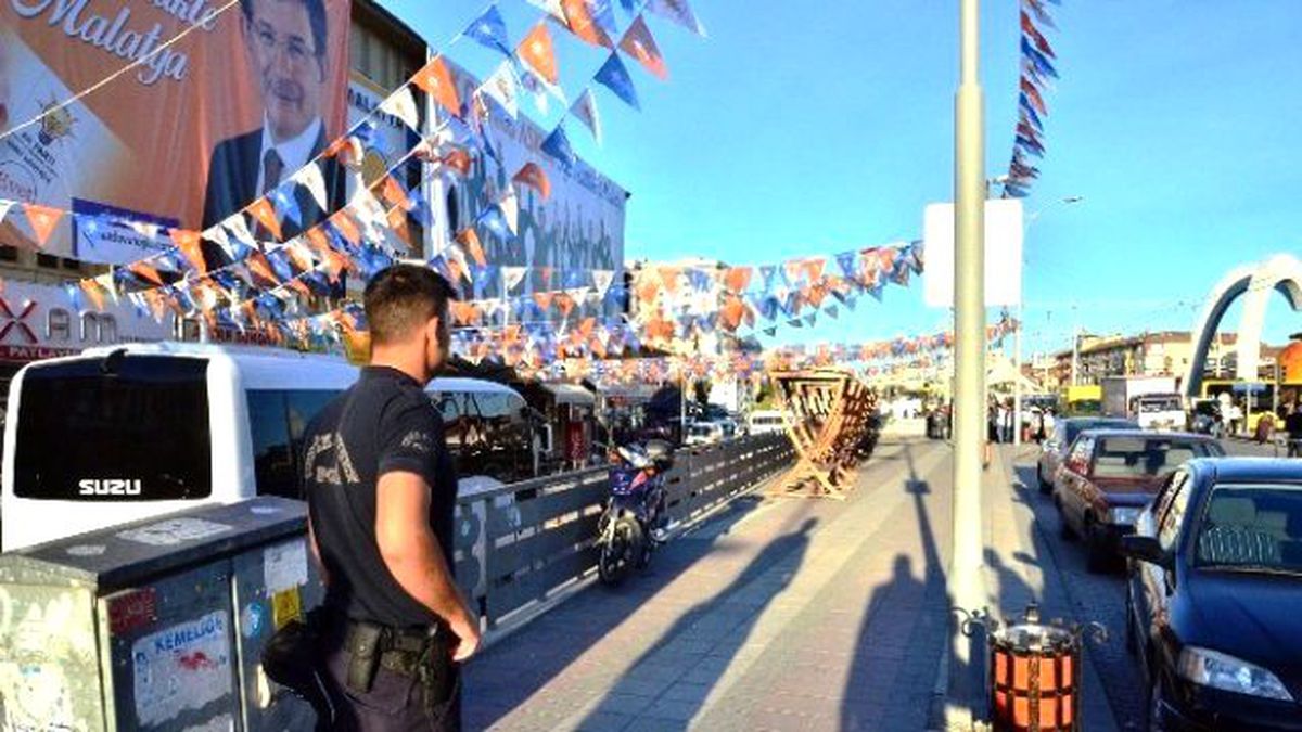 AK Parti Önünde Şüpheli Poşet Paniği
