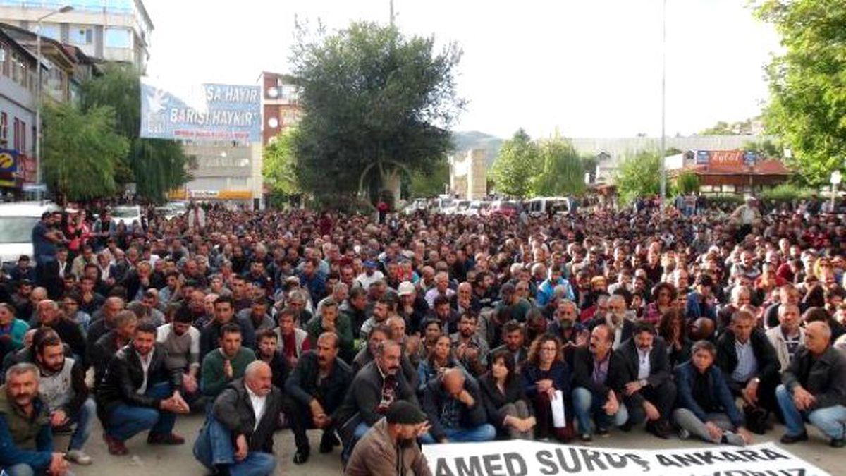 Ankara\'da 86 Kişinin Öldüğü Bombalı Saldırı Protesto Edildi