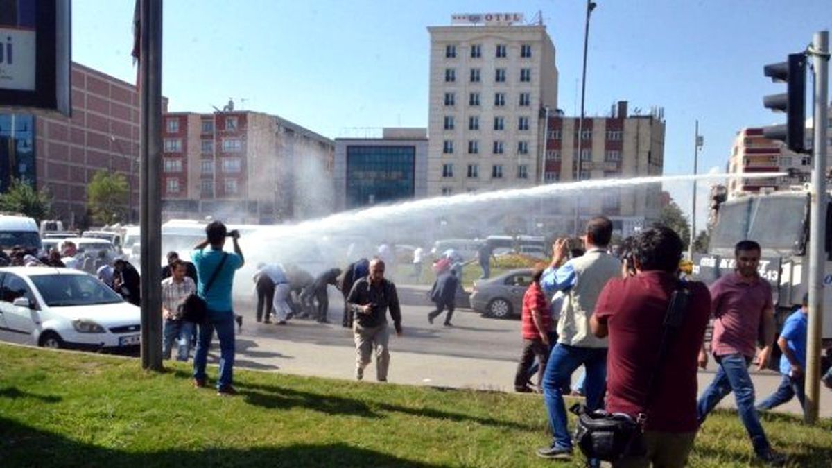 Ankara'daki Kanlı Katliam Diyarbakır ve Batman'da Protesto Edildi