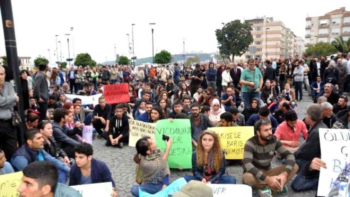 Ankara\'daki Patlama Çanakkale\'de Protesto Edildi