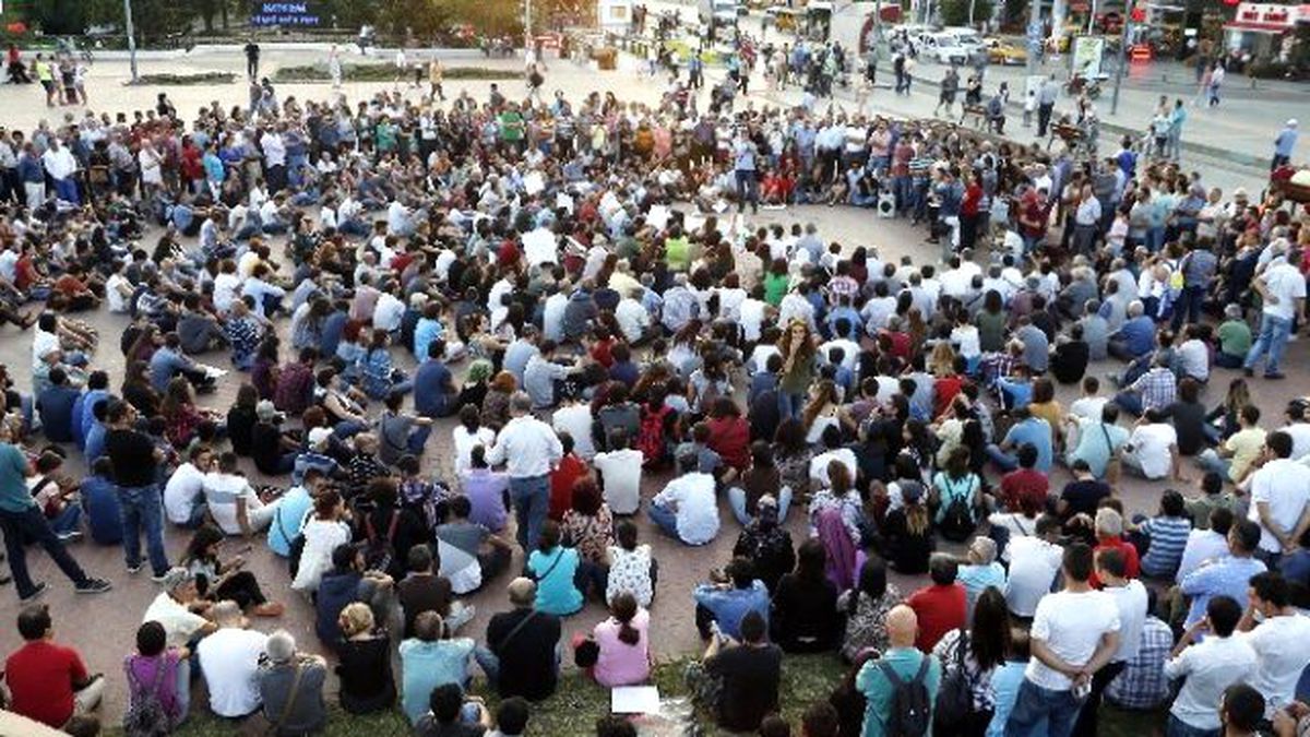 Ankara\'daki Patlamada Hayatını Kaybedenler Protestoyla Anıldı