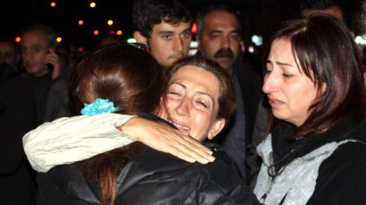 Ankara\'daki Patlamadan Kocaeli\'ye Dönenler Ağlayarak Kucaklaştı