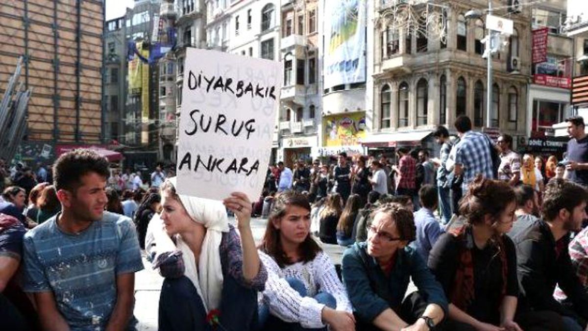Ankara\'daki Patlamaya İstanbul\'da Protesto