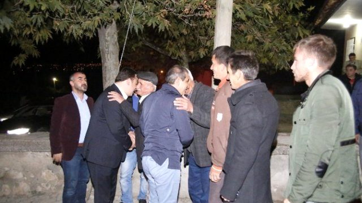 Aslan\'dan Depremin Merkez Üssü Olan Köye "Geçmiş Olsun" Ziyareti