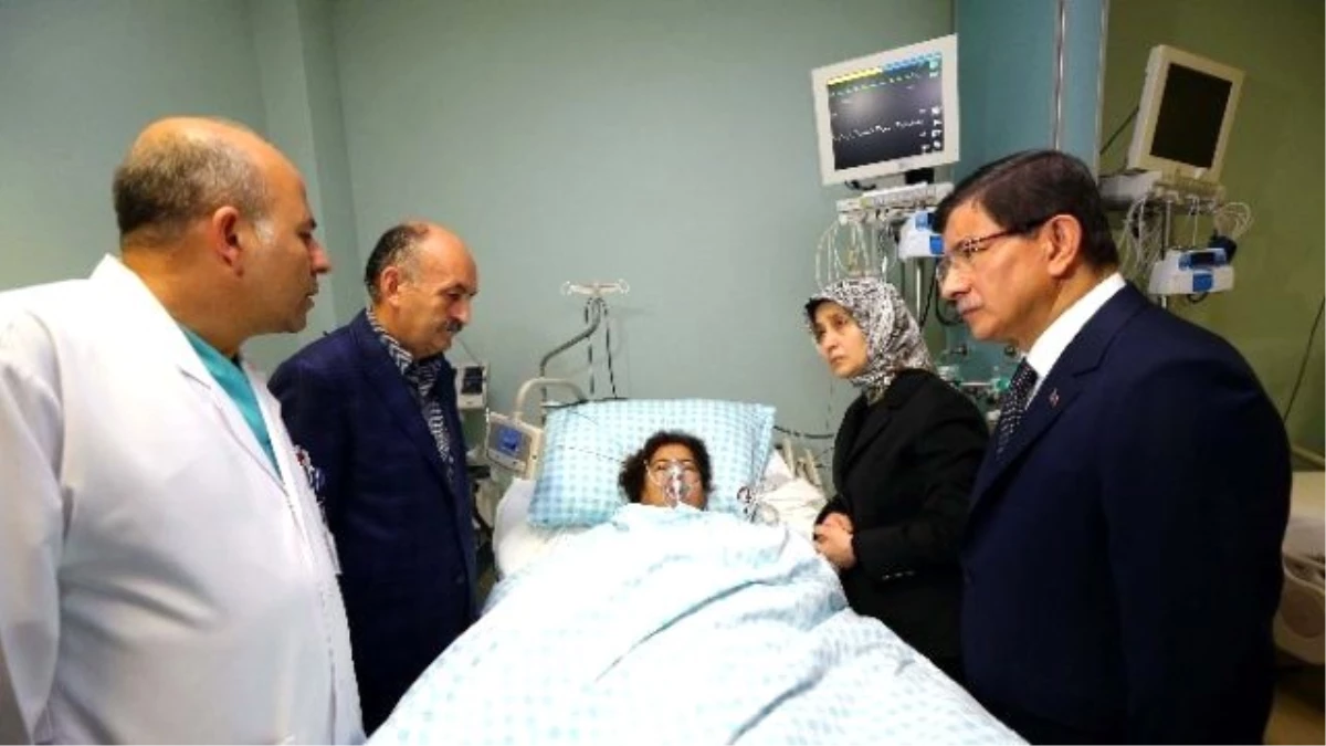 Başbakan Davutoğlu, Ankara\'daki Patlamada Yaralanan Vatandaşları Ziyaret Etti