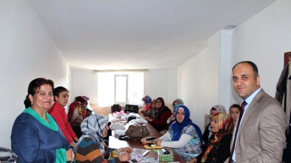 Başkan Özaltun Komek\'in Kursiyerleriyle Buluştu