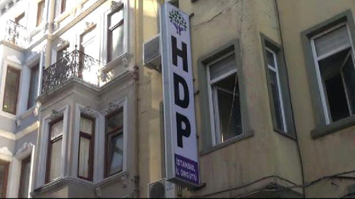 Demirtaş\'ın Toplantısı Öncesi Hdp İl Binasında Güvenlik Araması