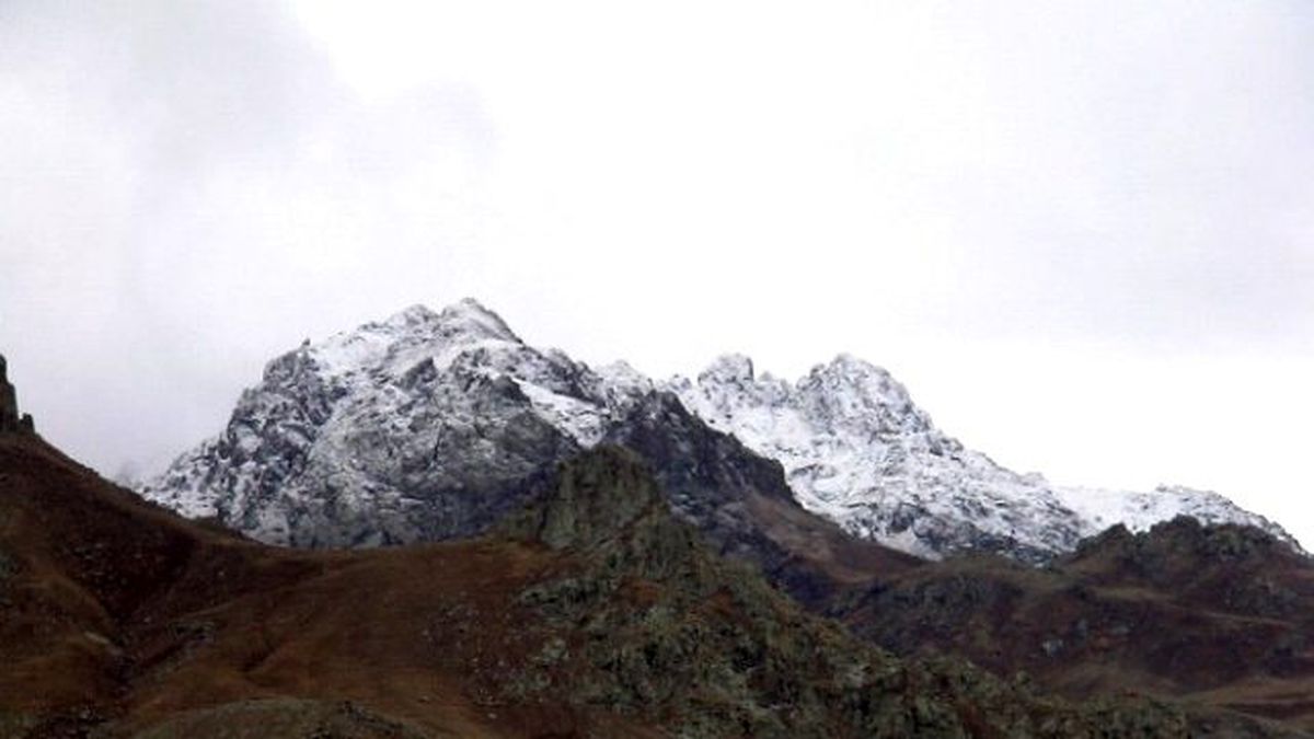 Erek Dağı\'na Yılın İlk Karı Düştü