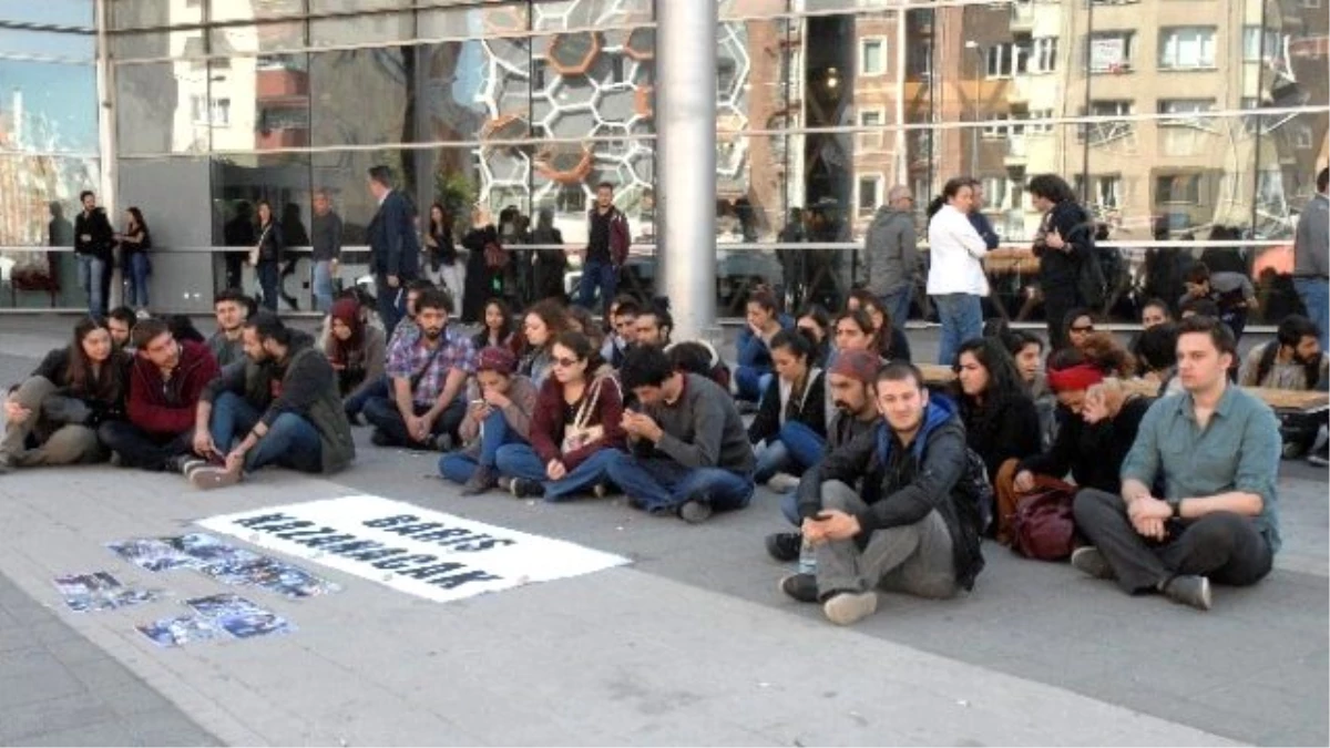 Eskişehir\'de, Ankara\'daki Patlamayı Protesto Eylemi
