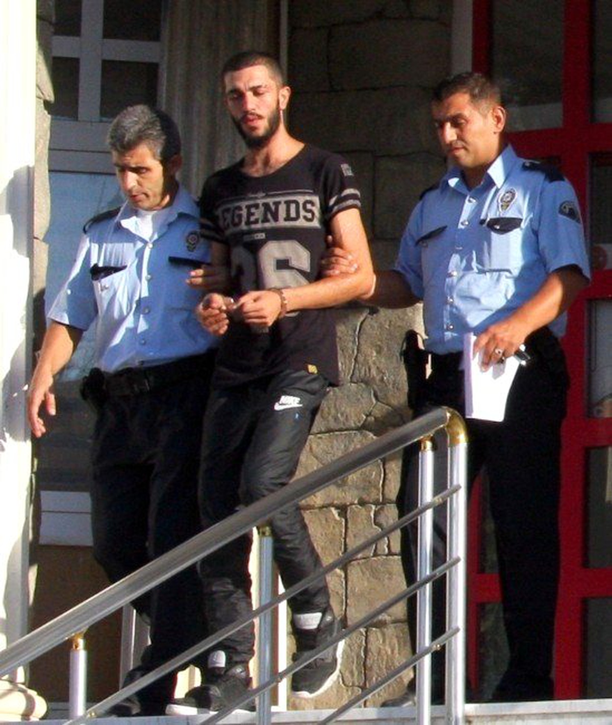 Ev Sahibinin İhbarı Üzerine Yakalanan 1 Hırsız Tutuklandı