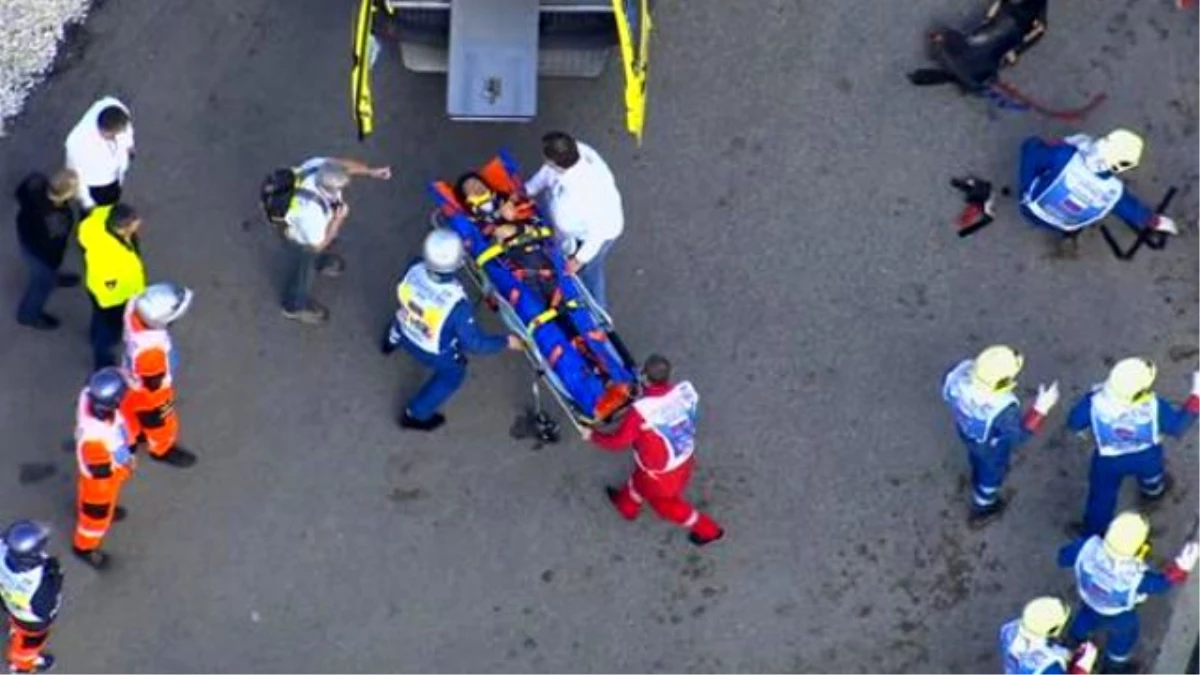 F1\'de Carlos Sainz, Bariyerlere Çarptı