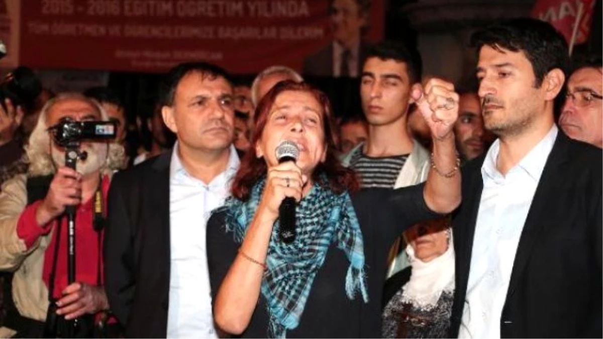 İstiklal Caddesi\'nde Yüzlerce Kişi Ankara\'daki Terör Saldırısını Protesto Etti