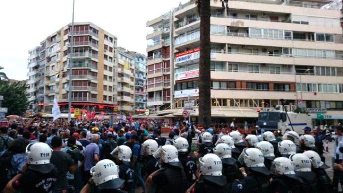 İzmir\'de Terör Saldırısı Protesto Edildi (2)